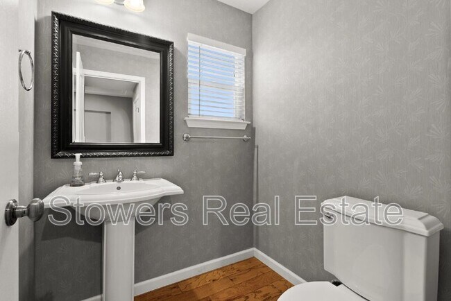 Building Photo - 1108 Bellingham Square