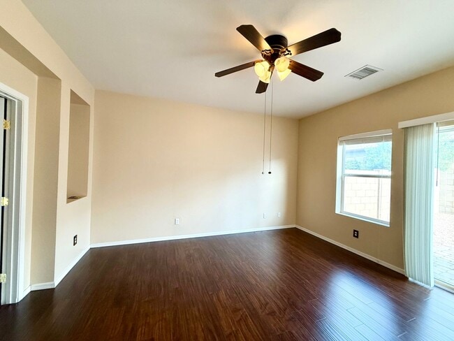 Building Photo - Amazing townhome in Quailwood
