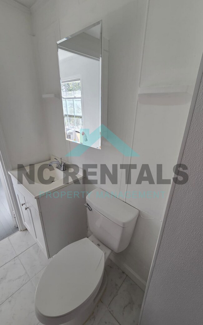 Building Photo - 613 Quarry St