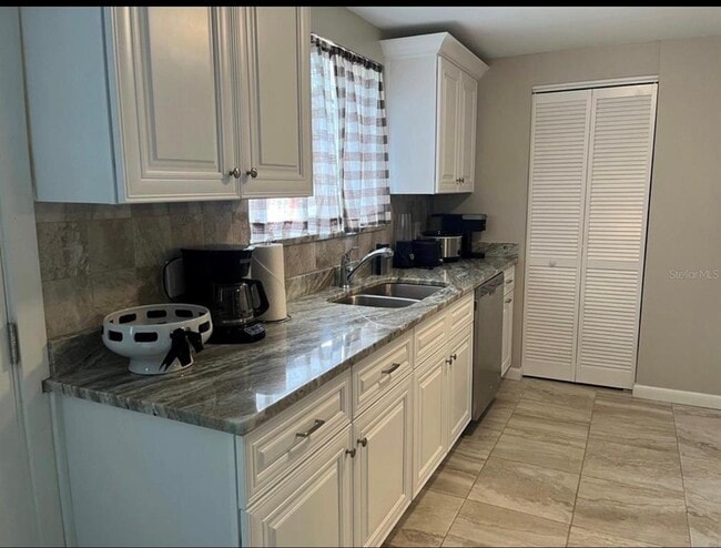 Building Photo - 2317 W Bristol Ave