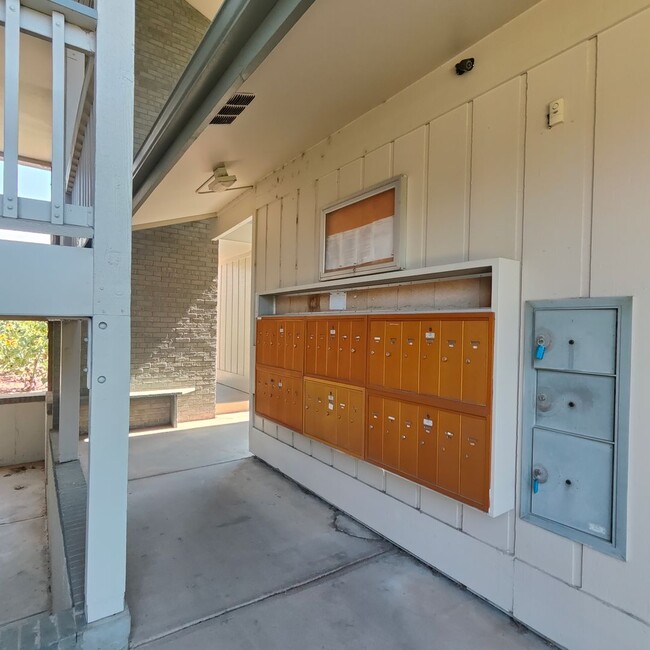 Building Photo - Condo Available At Chateau Village West wi...