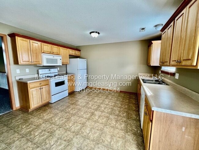 Building Photo - Charming Duplex in Pleasant Hill, MO – Your Perfect Home is Waiting for you to Tour Today!