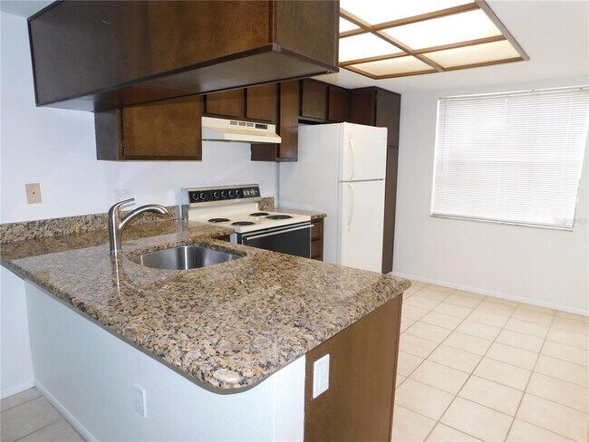 Building Photo - 403 Meadow Ln