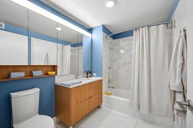 Building Photo - 0 bedroom in LONG ISLAND CITY NY 11101