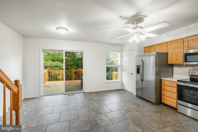 Building Photo - 596 Coach Hill Ct