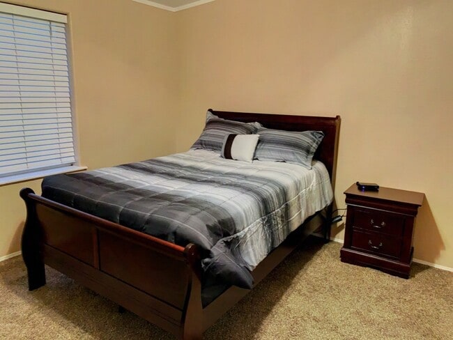 Building Photo - Fully Furnished Nice 3BR/2BA Home