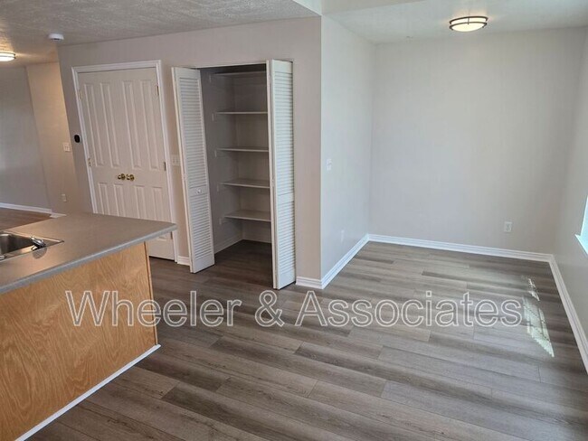 Building Photo - 129 25th St