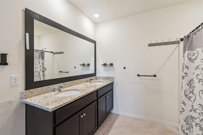 Building Photo - 544 Park Pl Blvd