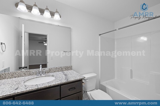 Building Photo - Move-In Ready 3-Bedroom Townhome – Ideal f...