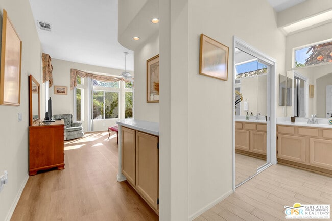 Building Photo - 37468 Westridge Ave