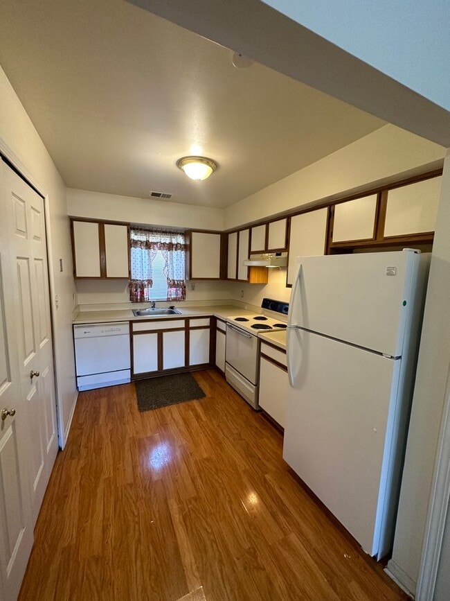 Building Photo - Adorable Condo for Rent in Warren