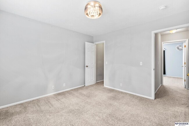 Building Photo - 1104 Valleyview Dr