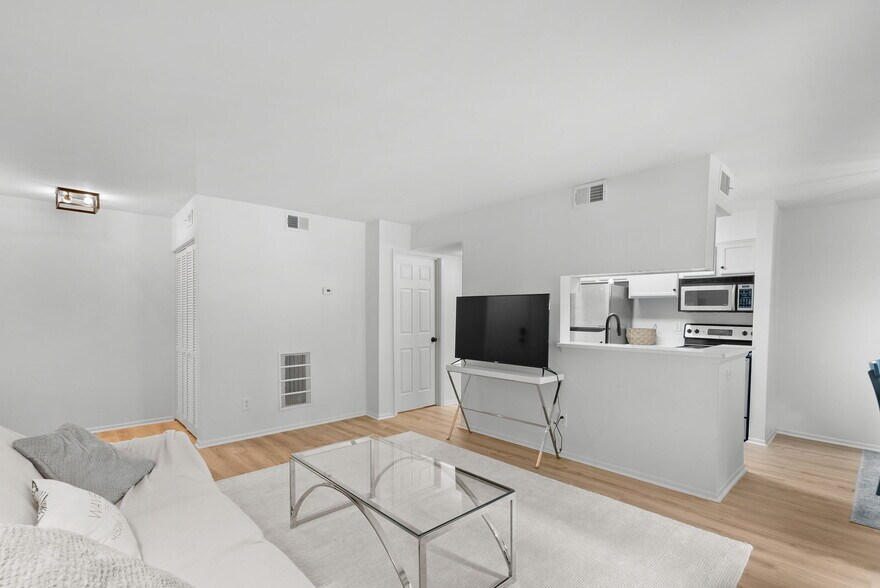 Building Photo - 1725 Ascot Way