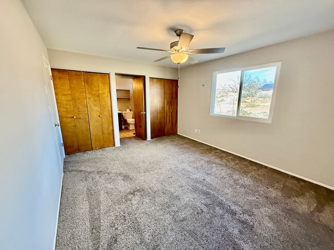 Building Photo - Updated Three Bedroom Home in Washington w...