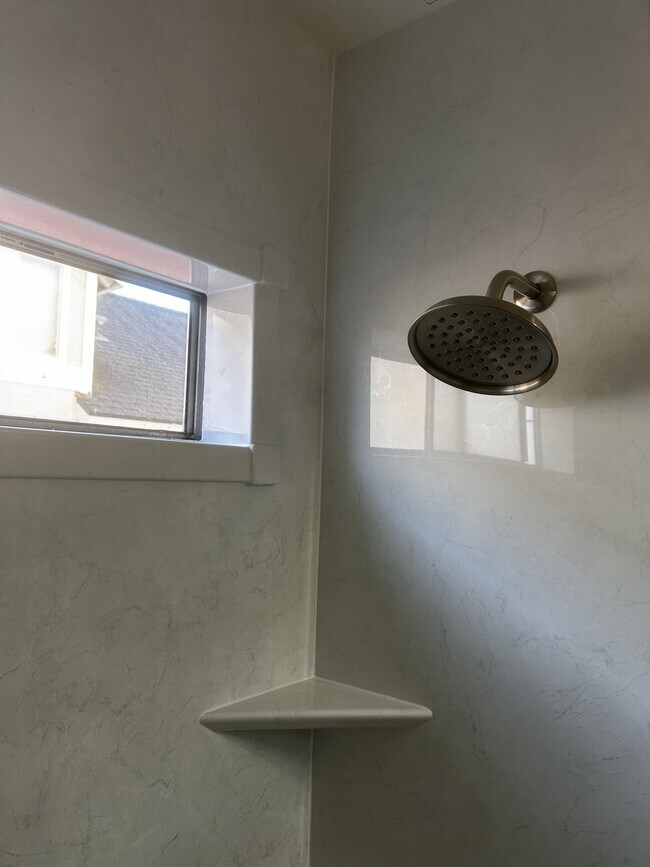 Building Photo - 653 7th St