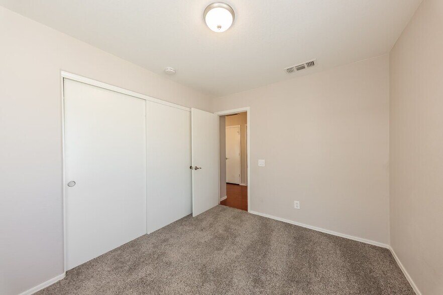 Building Photo - 8335 W Columbine Dr