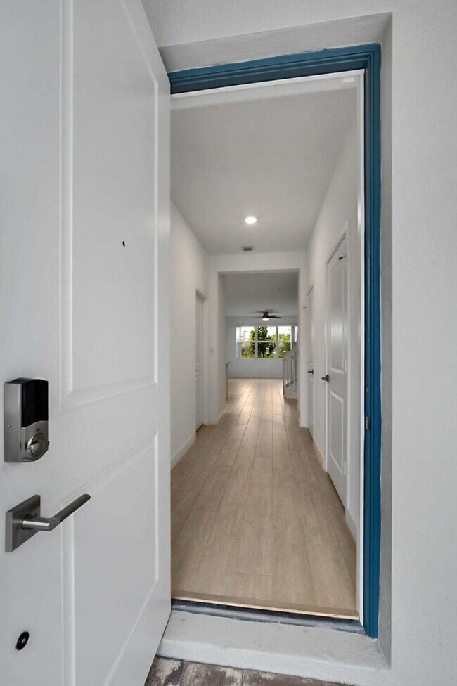 Building Photo - 8554 Via Mar Rosso