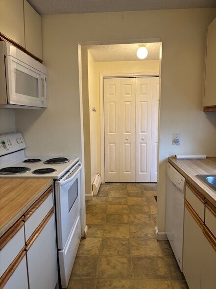 Building Photo - 30 Great Falls Dr