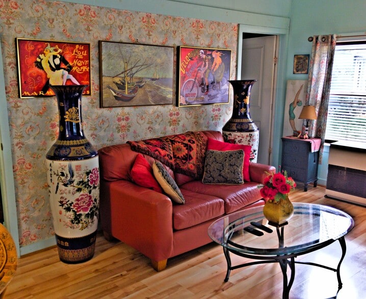 Living room - 111 Causeway Rd