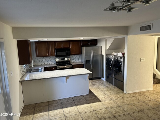 Building Photo - 4535 N 17th Ave