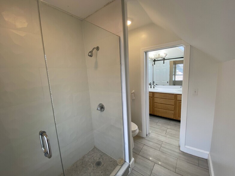 bathroom - 10 Ashford St