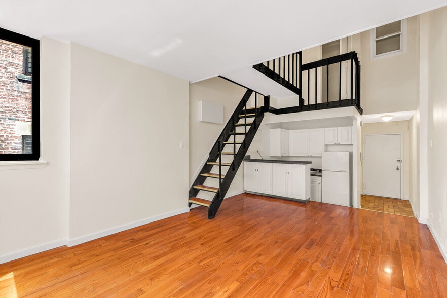 Building Photo - 5 E 32nd St