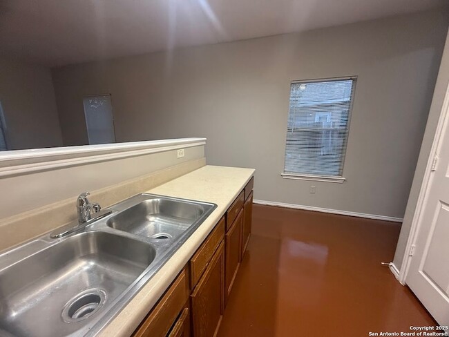 Building Photo - 5602 Golf Mist