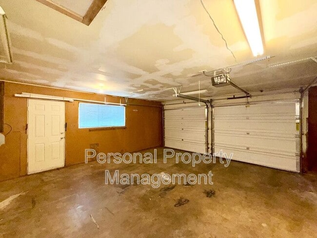 Building Photo - 3217 NE 129th Ave