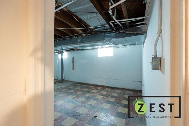 Building Photo - 17352 Roselawn St