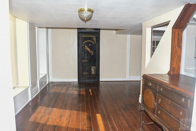 Building Photo - 2118 Strand St