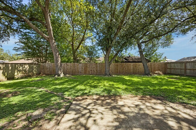 Building Photo - 1605 Cypress Hollow St