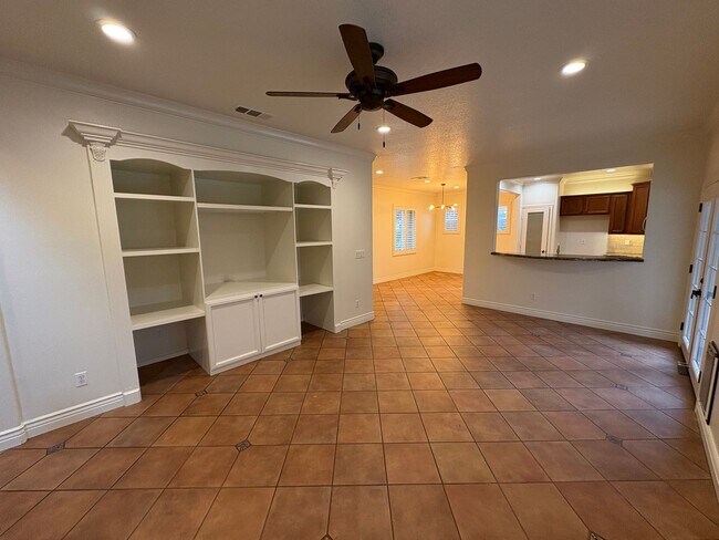 Building Photo - Two story home in NW Visalia Rent Ready!