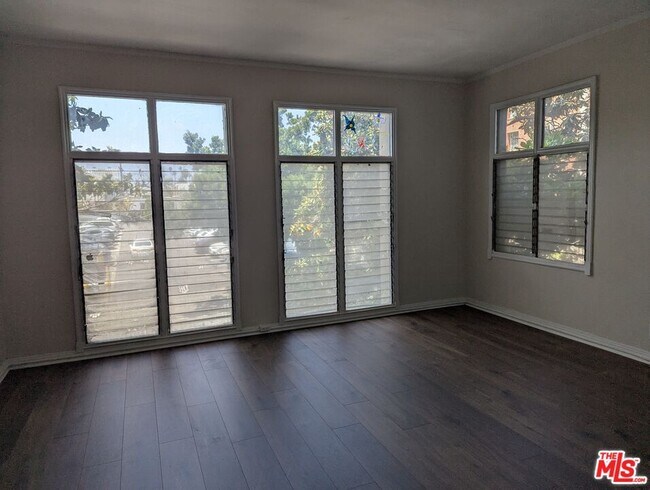 Building Photo - 634 S Gramercy Pl