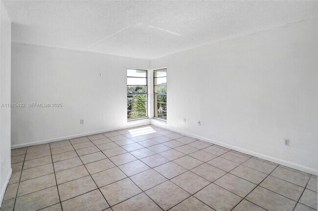 Building Photo - 11905 NE 2nd Ave