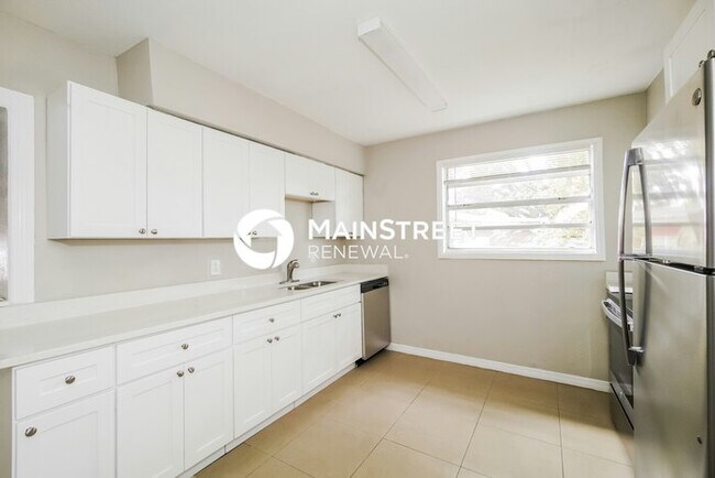 Building Photo - 3 Bedroom Pet-Friendly Home in Orlando, FL with Main Street Renewal