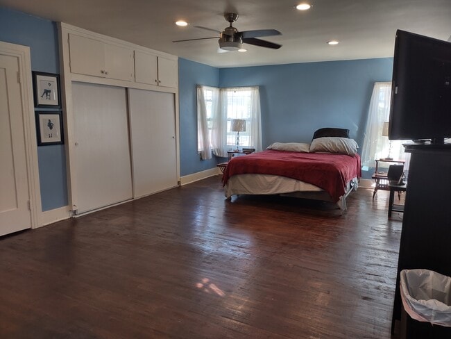 The other really large bedroom - 2142 S Victoria Ave