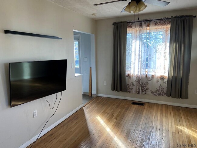 Building Photo - 129 Hawthorne St