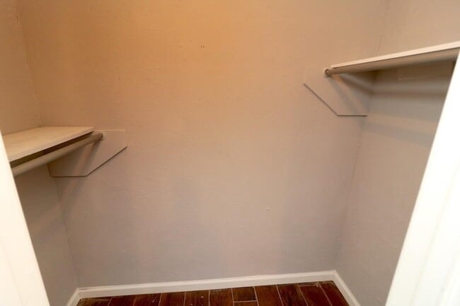 Building Photo - 806 Courtenay Pl