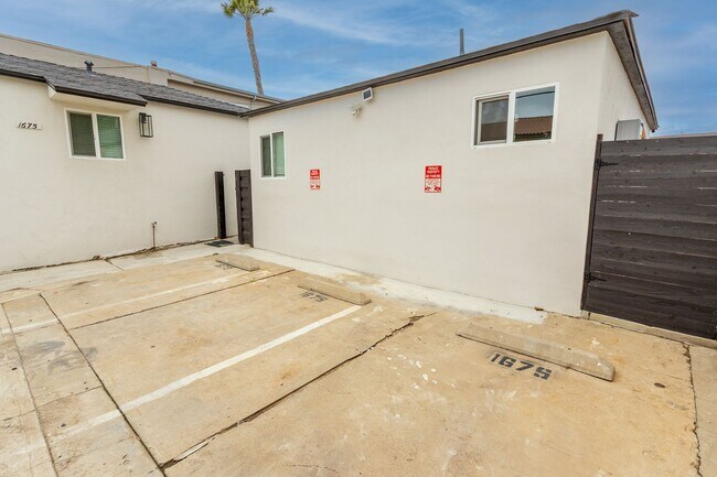 Building Photo - Renovated 1 Bed/1 Bath Single Family Home in Pacific Beach w/Patio/Parking/Washer/Dryer