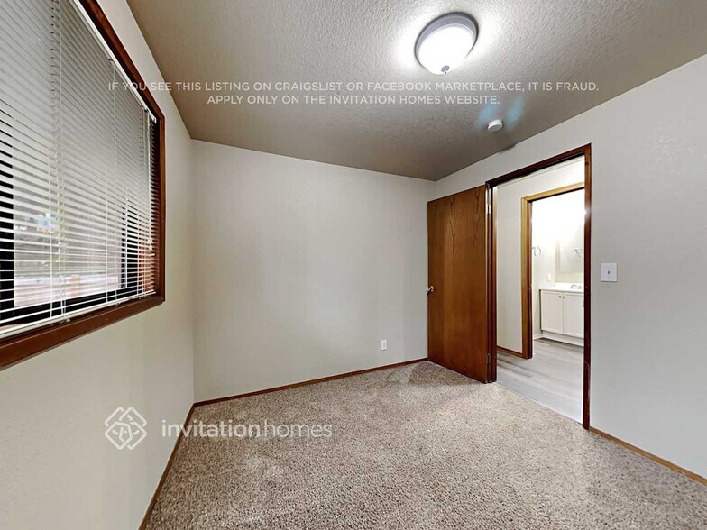 Building Photo - 19401 78th St E