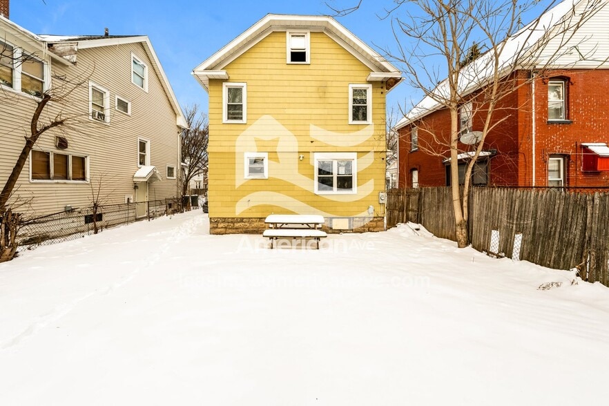 Building Photo - 49 Jackson St