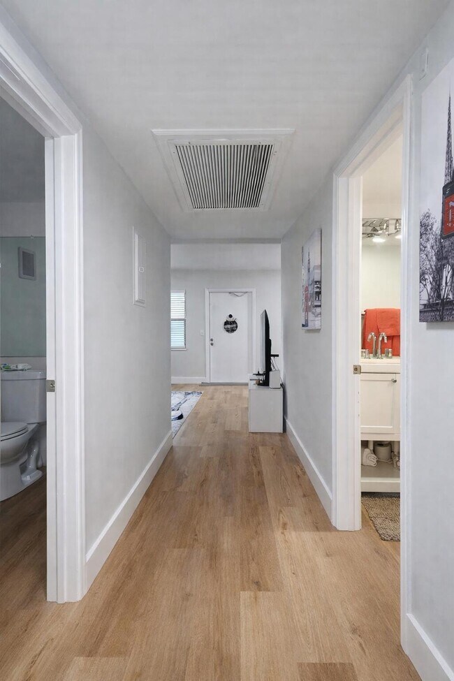 Building Photo - 124 Oakridge H