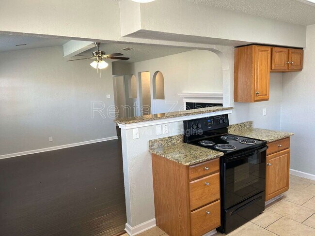 Building Photo - 2939 Longmeade Dr