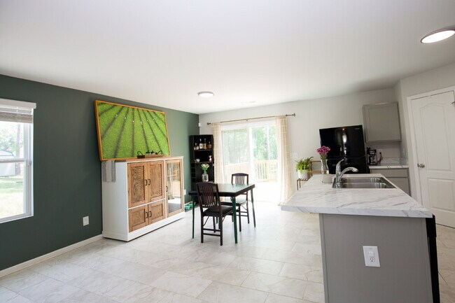 Building Photo - "Charming 3-Bed Oasis with 2.5 Baths on Century Lane, Cameron – Spacious 1744 sq. ft. Retreat!"