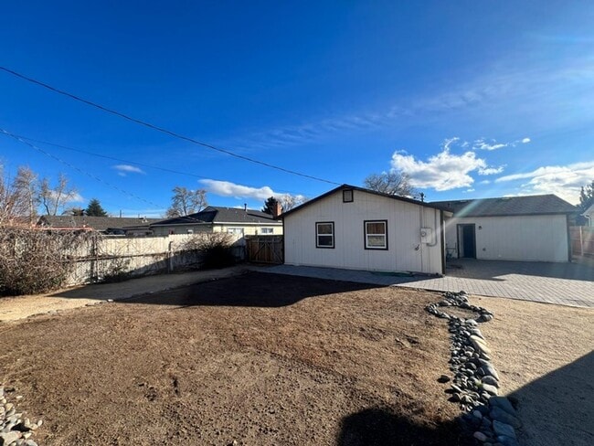 Building Photo - Refreshed Reno Three Bedroom