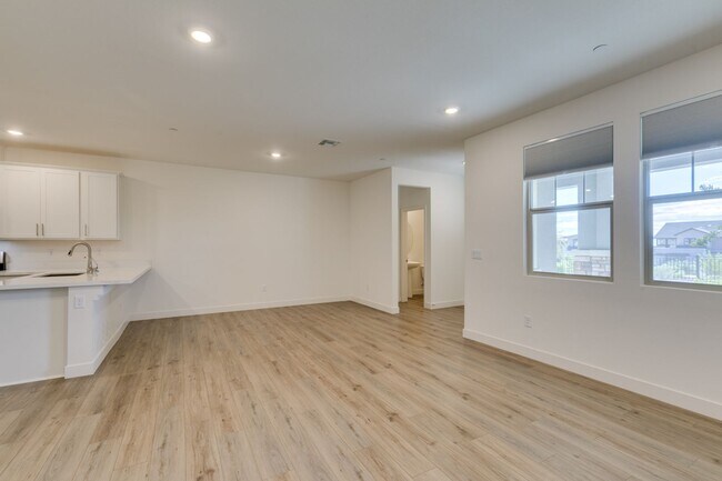 Building Photo - 160 Silver Run Ln
