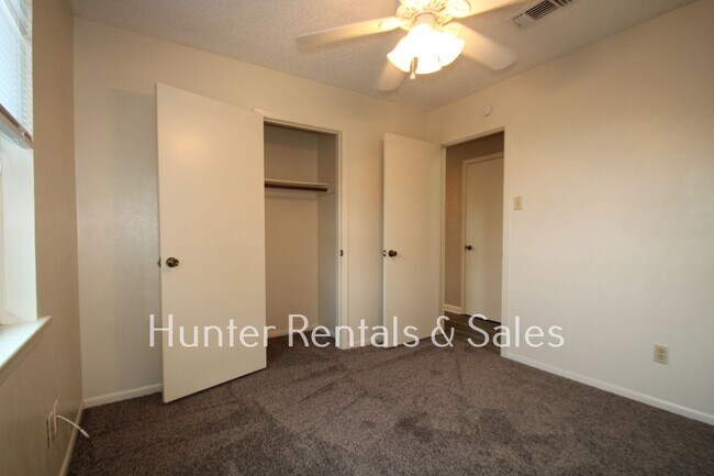 Building Photo - Mountain of Amenities!