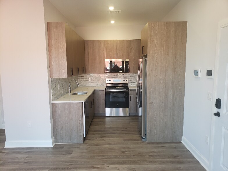 Building Photo - 953 Belmont Ave