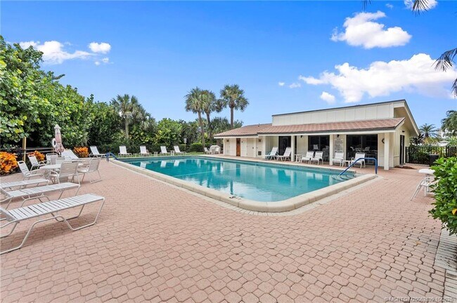 Building Photo - 10310 S Ocean Dr