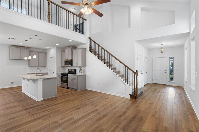 Building Photo - 348 Rend Dr